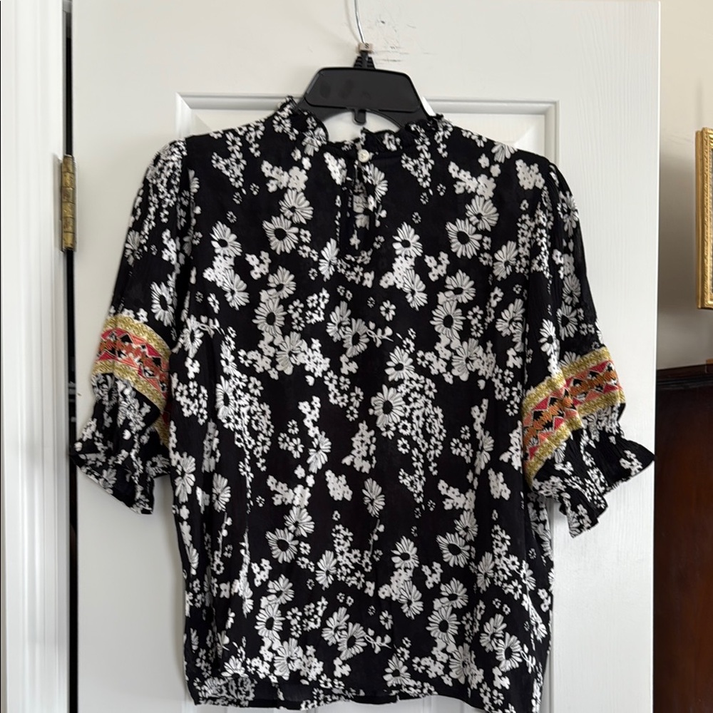 THML Black and White Ruffled Short Sleeve Blouse - Picture 5 of 8